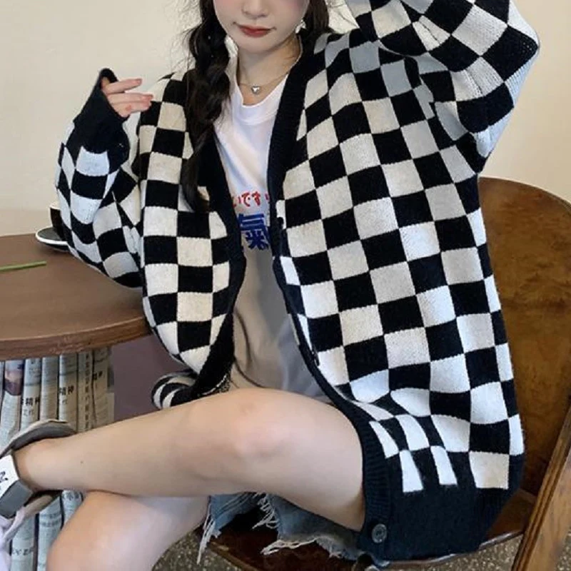 Checkerboard Knitted Long Sleeves Cardigan - Image 3
